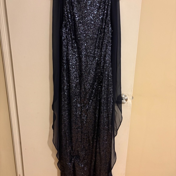 2 formal long dresses - Picture 2 of 2